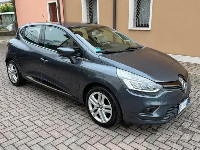 Begagnad Renault Clio IV 73 HK (53 kW) 2017 Grå Sedan
