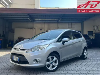 Usata Ford Fiesta Titanium 95 CV (69 kW) 2010 Grigio Berlina