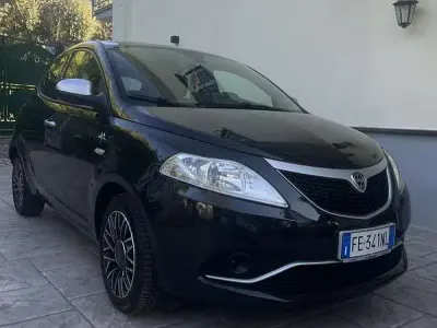 Usata Lancia Ypsilon S 95 CV (69 kW) 2016 Nero Utilitaria
