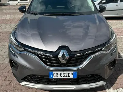 Usata Renault Captur Techno 101 CV (74 kW) 2023 Grigio SUV