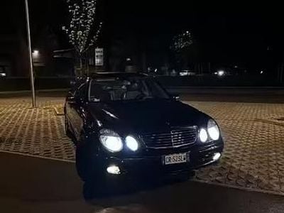 Usata Mercedes E220 Avantgarde 150 CV (110 kW) 2004 Nero Berlina