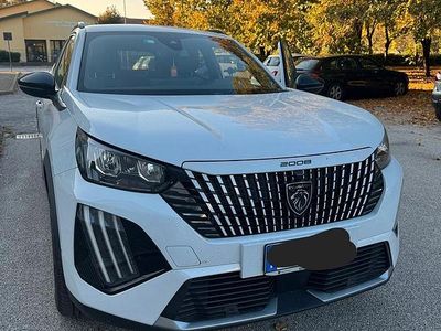Usata Peugeot 2008 Allure 102 CV (75 kW) 2024 Bianco SUV