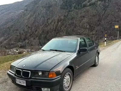 Usata BMW 320 150 CV (110 kW) 1992 Grigio Berlina