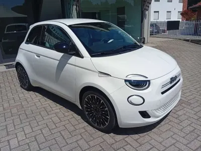 Nuova Fiat 500 La Prima 65 CV (47 kW) 2026 Bianco Utilitaria