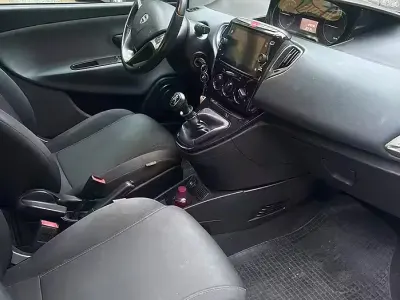 Usata Lancia Ypsilon 80 CV (58 kW) 2021 Nero Utilitaria