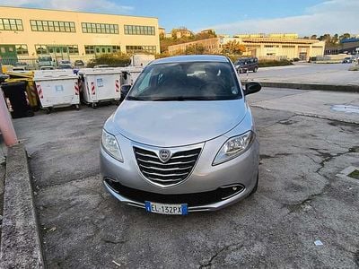 Usata Lancia Ypsilon Platinum 69 CV (50 kW) 2012 Argento Utilitaria