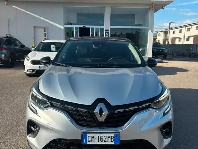 Usata Renault Captur Intens 101 CV (74 kW) 2023 Grigio SUV