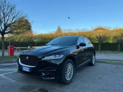 Usata Jaguar F-Pace Portfolio 180 CV (132 kW) 2016 Nero SUV