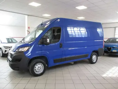 Usata Peugeot Boxer 140 CV (102 kW) 2024 Blu/azzurro Furgone