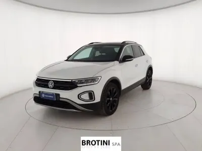 Usata VW T-Roc Life 110 CV (80 kW) 2023 Blu opaco SUV