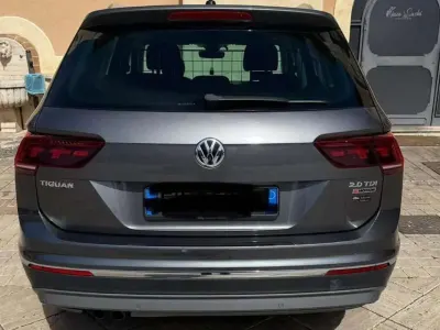 Käytetty VW Tiguan Executive 150 HP (110 kW) 2017 Harmaa Katumaasturi