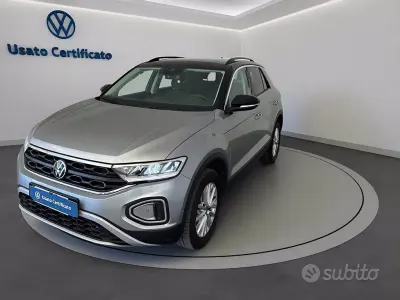 Usata VW T-Roc Life 150 CV (110 kW) 2025 Pyrit silver met/tetto nero me SUV