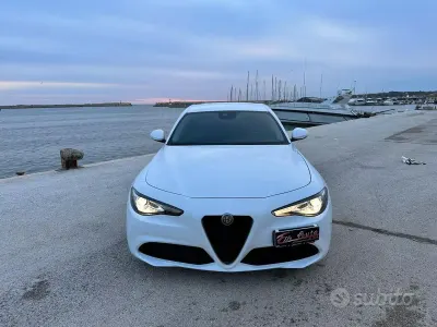 Usata Alfa Romeo Giulia Super 180 CV (132 kW) 2016 Bianco Berlina