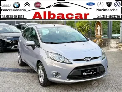 Usata Ford Fiesta 70 CV (51 kW) 2012 Grigio Berlina