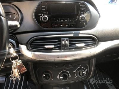 Usata Fiat Tipo 120 CV (88 kW) 2017 Marrone Station wagon