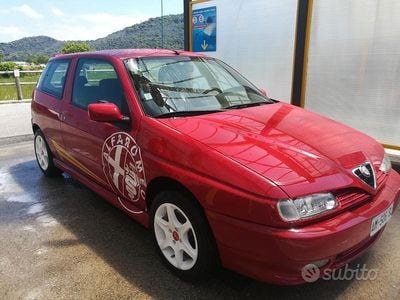 Occasion Alfa Romeo 145 Quadrifoglio 150 PK (110 kW) 1996 Rood Hatchback