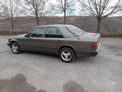 Usata Mercedes E300 1987 Grigio Berlina