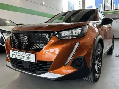 Usata Peugeot 2008 Allure 131 CV (96 kW) 2023 Arancione SUV