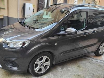 Usata Ford Tourneo Courier Sport 99 CV (72 kW) 2020 Grigio Monovolume