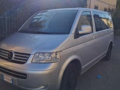 Usata VW T5 131 CV (96 kW) 2009 Grigio metallizzato Furgone