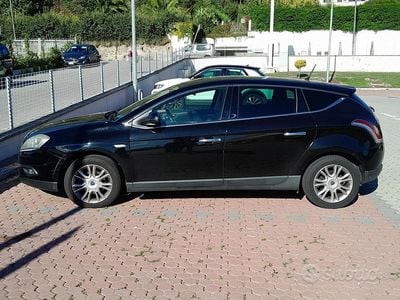 Usado Lancia Delta Silver 120 CV (88 kW) 2011 Negro Utilitario