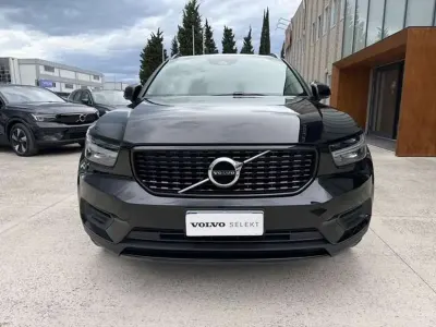 Usata Volvo XC40 Momentum 129 CV (94 kW) 2021 Nero SUV