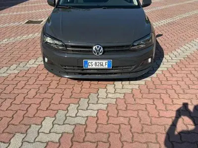 Usata VW Polo Sportline 80 CV (58 kW) 2020 Grigio Utilitaria
