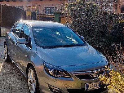 Usata Opel Astra OPC 180 CV (132 kW) 2011 Berlina