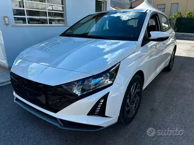 Nuova Hyundai i20 100 CV (73 kW) 2026 Bianco Utilitaria