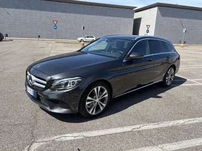 Usata Mercedes C180 156 CV (114 kW) 2019 Nero Station wagon