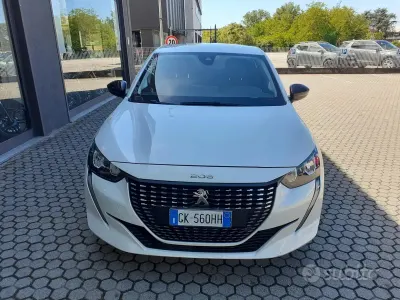 Usata Peugeot 208 Allure 75 CV (55 kW) 2022 Bianco Utilitaria