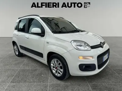 Usata Fiat Panda Lounge 69 CV (50 kW) 2013 Bianco Utilitaria