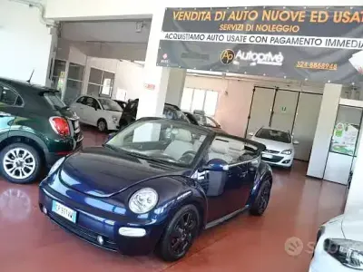 Usata VW New Beetle 102 CV (75 kW) 2004 Blu Utilitaria