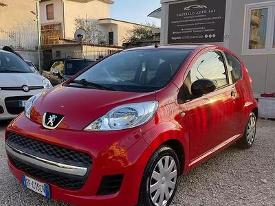 Usata Peugeot 107 68 CV (50 kW) 2010 Rosso Utilitaria
