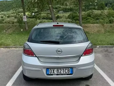Usata Opel Astra 101 CV (74 kW) 2009 Grigio Berlina