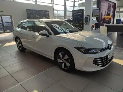 Nuova VW Passat Business 204 CV (150 kW) 2026 Pure white Station wagon