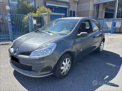 Usata Renault Clio 65 CV (47 kW) 2006 Grigio Utilitaria