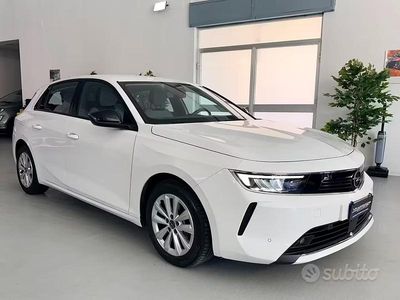 Usata Opel Astra Edition 130 CV (95 kW) 2022 Bianco Berlina