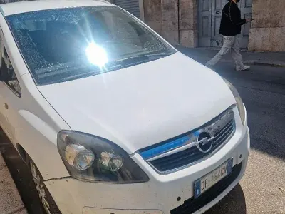 Usata Opel Zafira 94 CV (69 kW) 2007 Bianco Monovolume