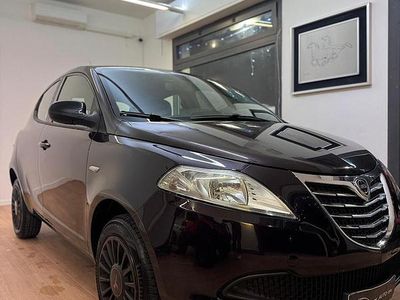 Begagnad Lancia Ypsilon Gold 85 HK (62 kW) 2014 Lila Halvkombi
