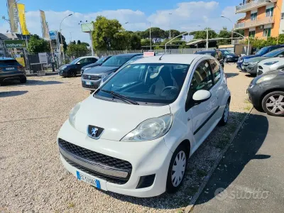Usata Peugeot 107 68 CV (50 kW) 2011 Bianco Utilitaria