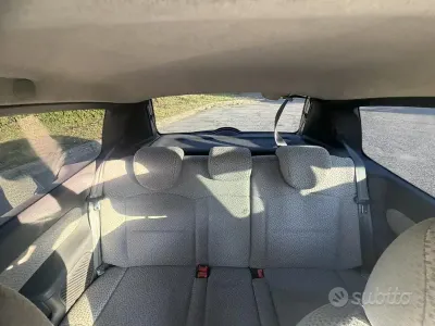 Usata Renault Clio 75 CV (55 kW) 2005 Grigio Utilitaria