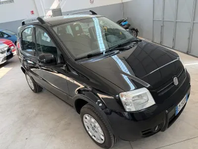 Usata Fiat Panda 4x4 Climbing 75 CV (55 kW) 2012 Nero Utilitaria