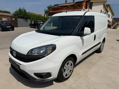 Usata Fiat Doblò S 105 CV (77 kW) 2023 Bianco Monovolume