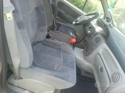 Usata Renault Scénic 107 CV (78 kW) 2001 Grigio Monovolume
