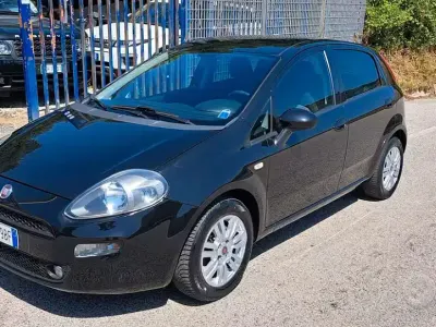 Usata Fiat Punto Street 95 CV (69 kW) 2018 Nero Utilitaria