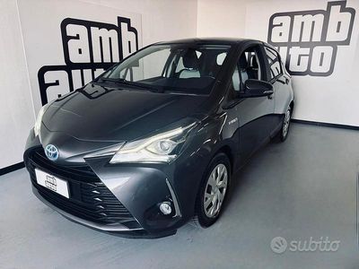 Usata Toyota Yaris Hybrid Active 73 CV (53 kW) 2020 Grigio Berlina