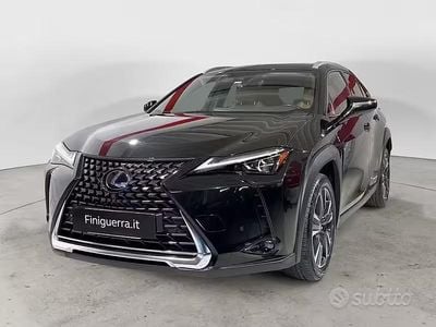 Usata Lexus UX 250h Luxury Line 184 CV (135 kW) 2019 Nero SUV