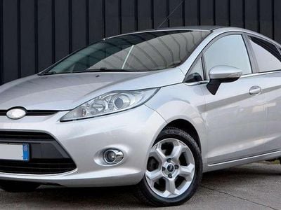 Second-hand Ford Fiesta Titanium 68 CP (50 kW) 2010 Argintiu Berlinǎ