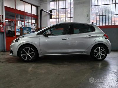 Begagnad Peugeot 208 Allure 82 HK (60 kW) 2017 Halvkombi